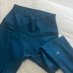 ALO Yoga Mid-Rise Leggings in Bright Teal